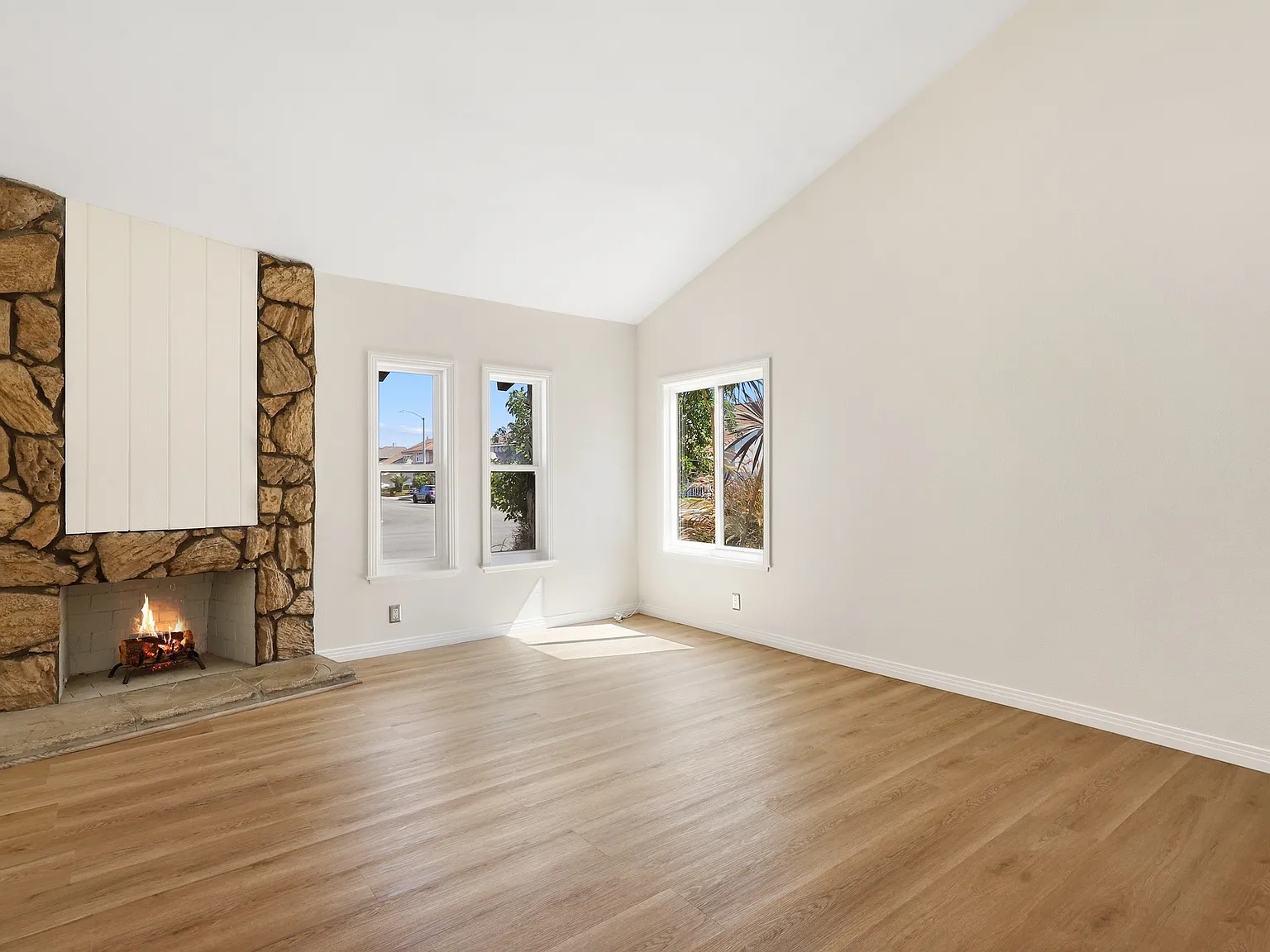 3 bed, 1408 sqft, $4,465 — Photo 4