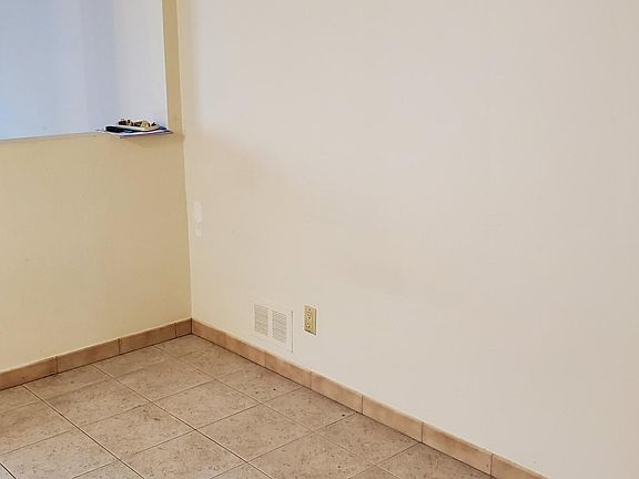3rd image of 431 Adelaide Ave