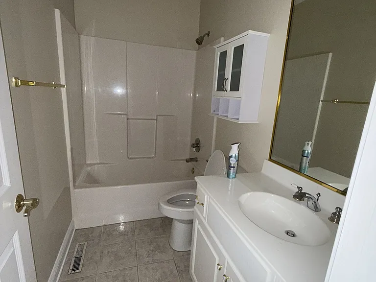 Full Bathroom for bedroom three and four
