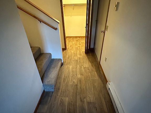 2nd image of 2924 Edgewood Dr #4