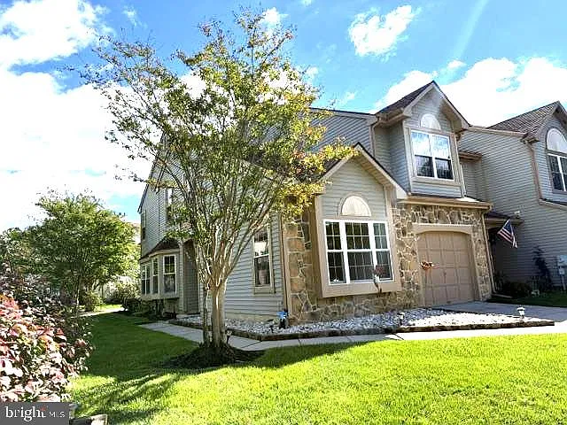 3 bed, 2.5 bath, 1894 sqft, $3,250 — Photo 1