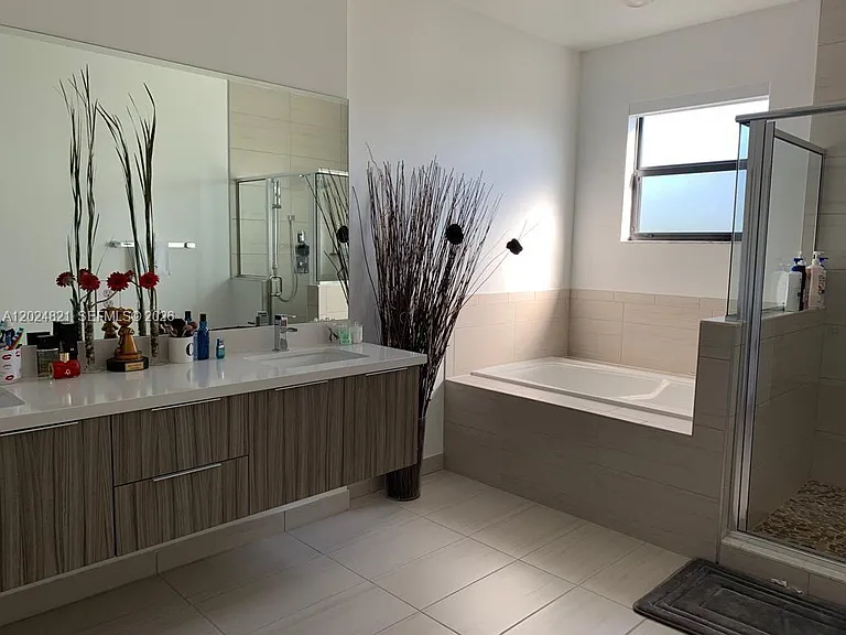 10510 NW 78th Ter #10510 — Photo 9