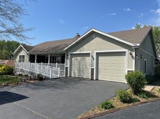 15284 Prairieview Rd, Bonner Springs, KS 66012