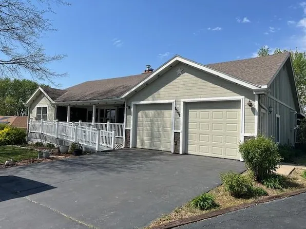 15284 Prairieview Rd, Bonner Springs, KS 66012