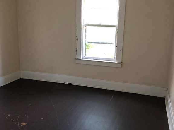 3rd image of 1755 Falls St #2