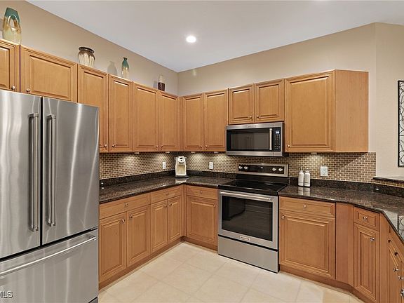 4th image of 240 W End Dr Unit 522