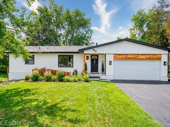 772 S 3rd St, Brighton, MI 48116