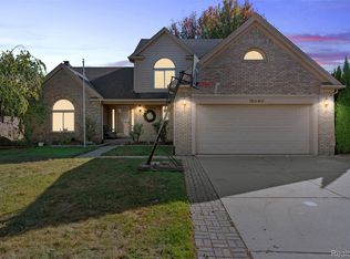 16040 Violet Dr, Macomb, MI 48042