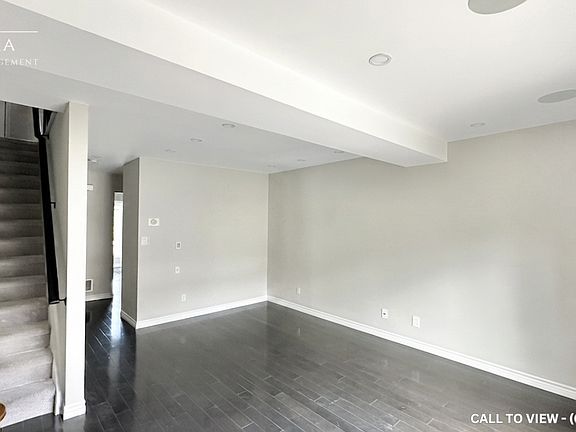 3rd image of 8 William Curtis Cir