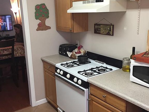 4th image of 3223-25 Idlewild Way