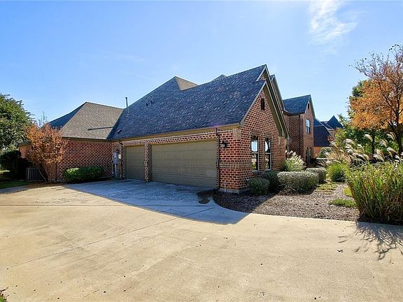 3rd image of 3212 Club View Dr