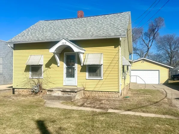 1816 Locust St, Sterling, IL 61081