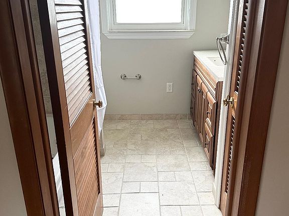 4th image of 3520 Huron St