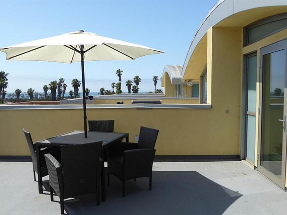 4th image of 175 S Ventura Ave #305