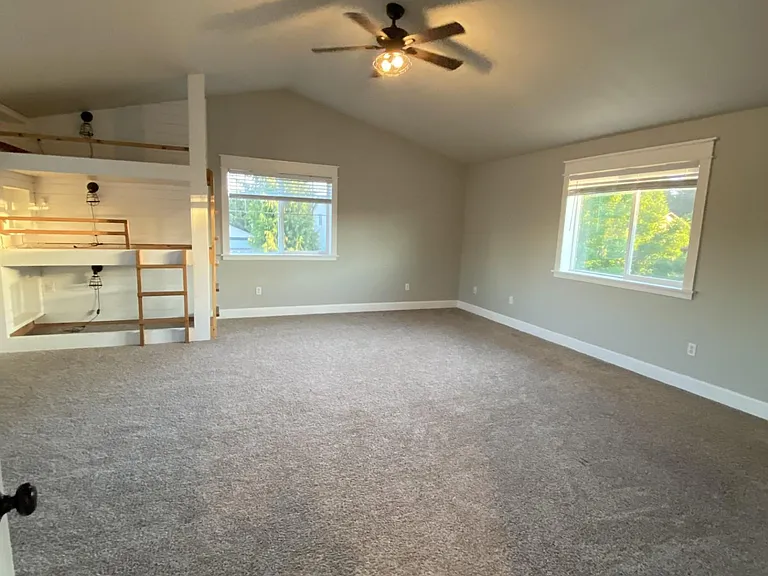 1055 Charlie Ave — Photo 28