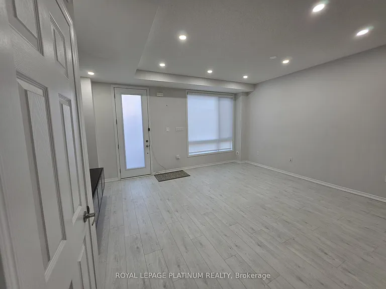 30 Woodstream Dr — Photo 3