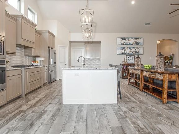 3rd image of 424 Blue Star Ct