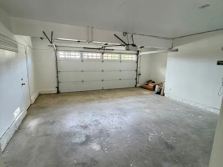 2229 E Chesterton St — Photo 28