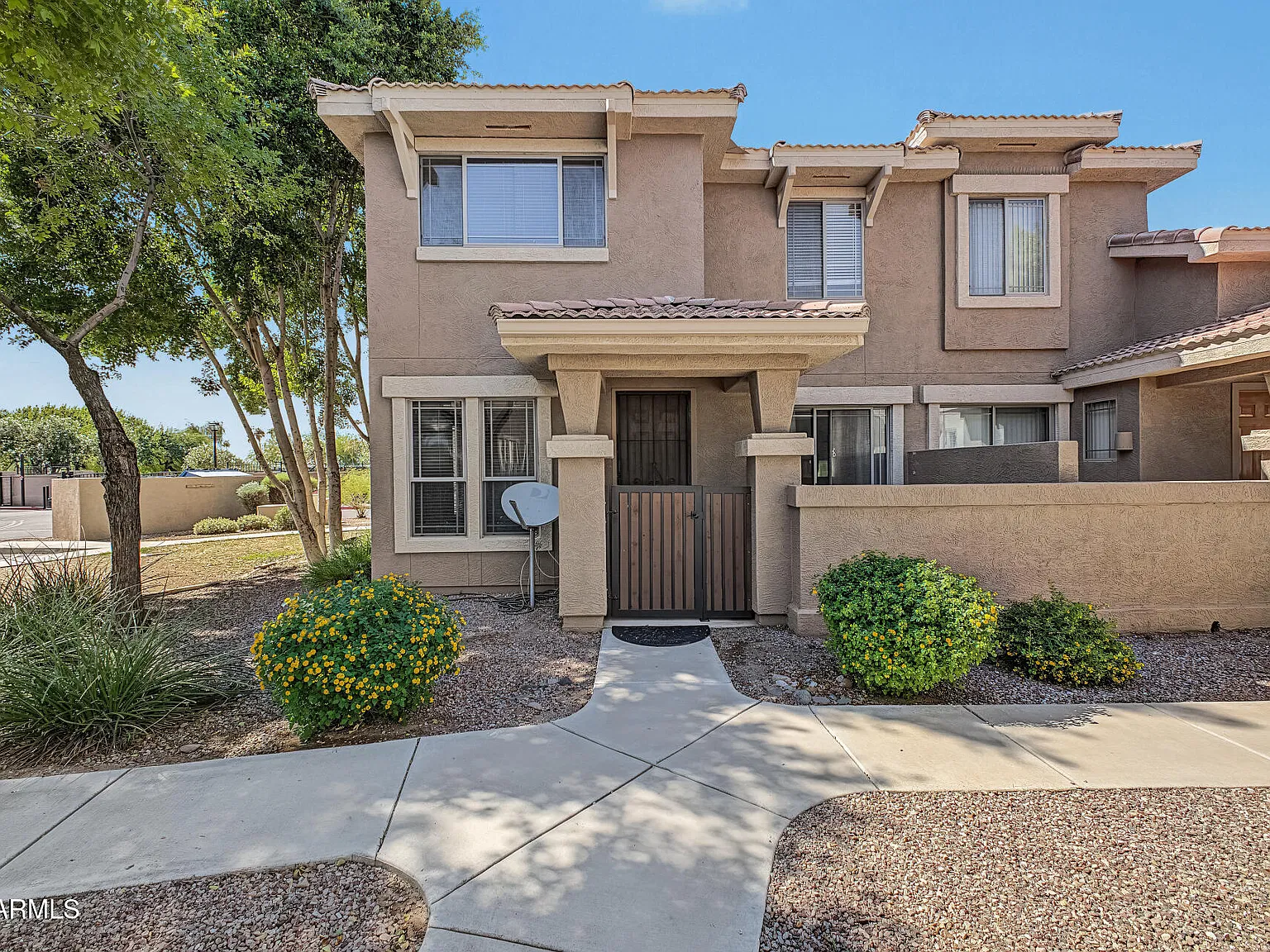 3 bed, 3.0 bath, 1586 sqft, $2,250 — Photo 2