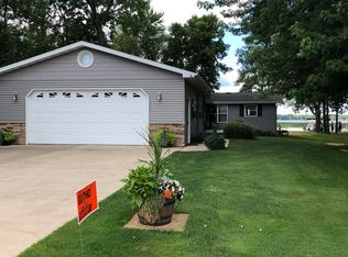 W4395 Nabor Rd, Cecil, WI 54111