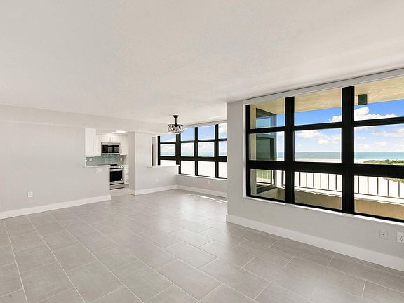 4th image of 320 Seaview Ct APT 512