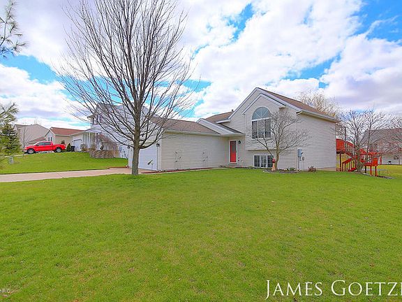 2nd image of 1430 Bentree Dr SE