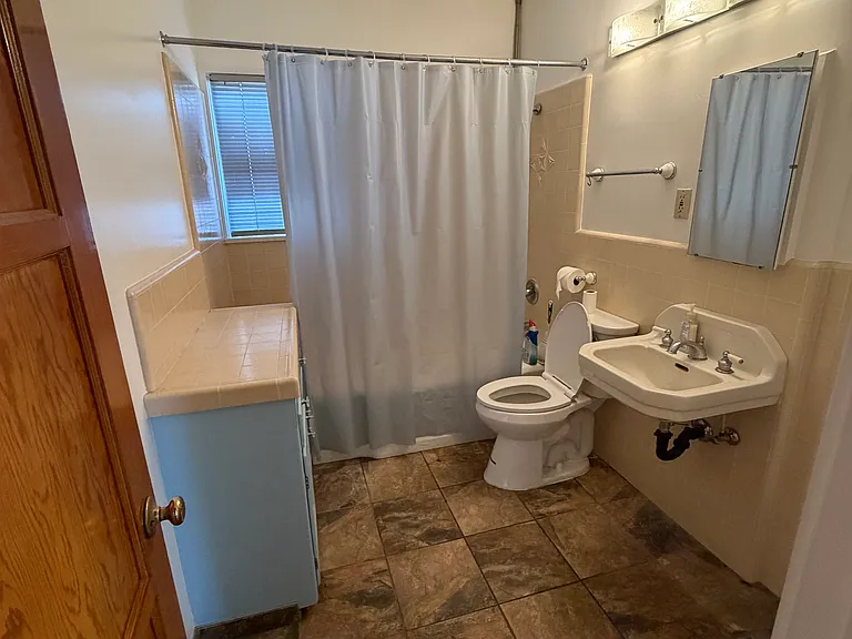 6447 Bellaire Ave — Photo 10
