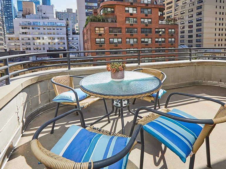 309 E 49th St #9E — Photo 14