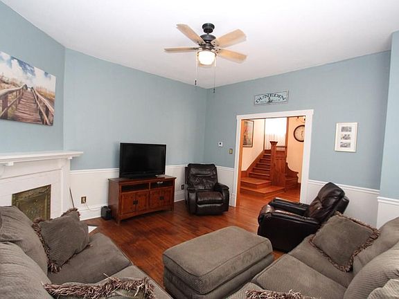 3rd image of 1510 Broadway Ave
