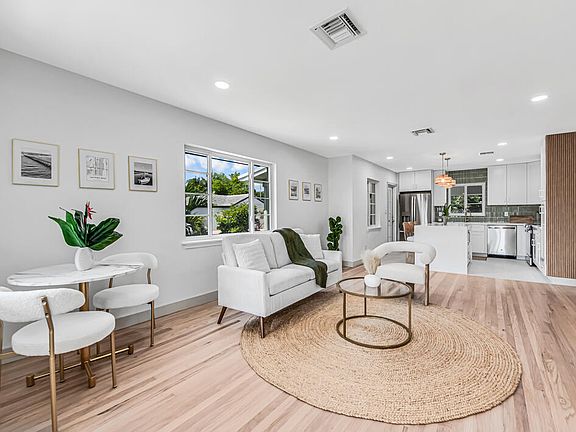 4th image of 1201 N Palmway