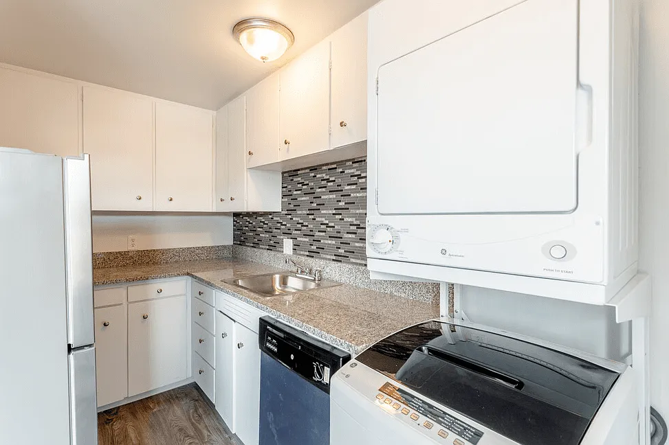 The Knight Apartments — Photo 1