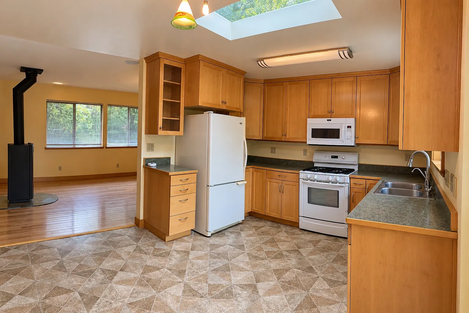 Travis Ct, McKinleyville — Photo 2