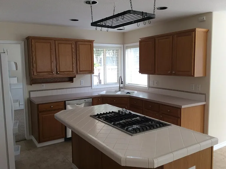 2370 NW Lydia Pl — Photo 3