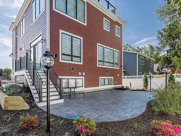 5th image of 548 Bayview Dr