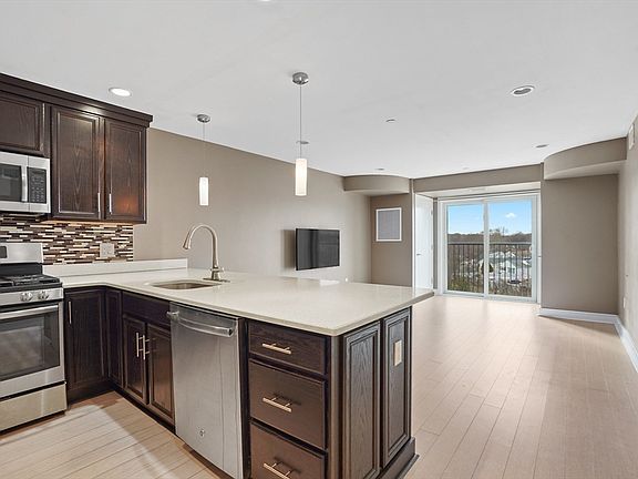 4th image of 770 Washington Ave #406