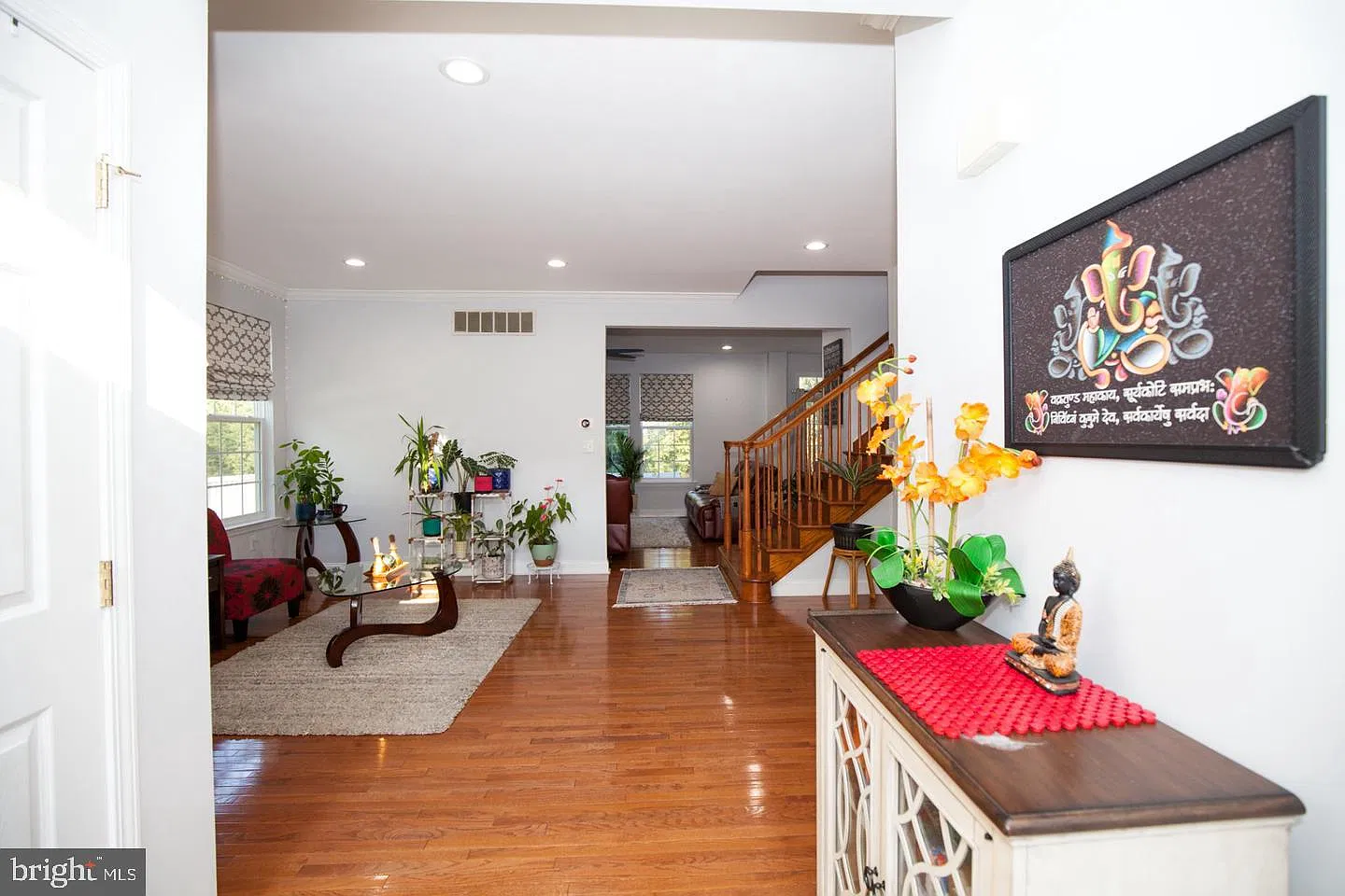 4 bed, 3.5 bath, 3640 sqft, $3,900 — Photo 3