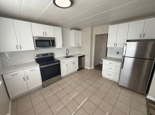 5107 Washington St #1-R, Downers Grove, IL 60515
