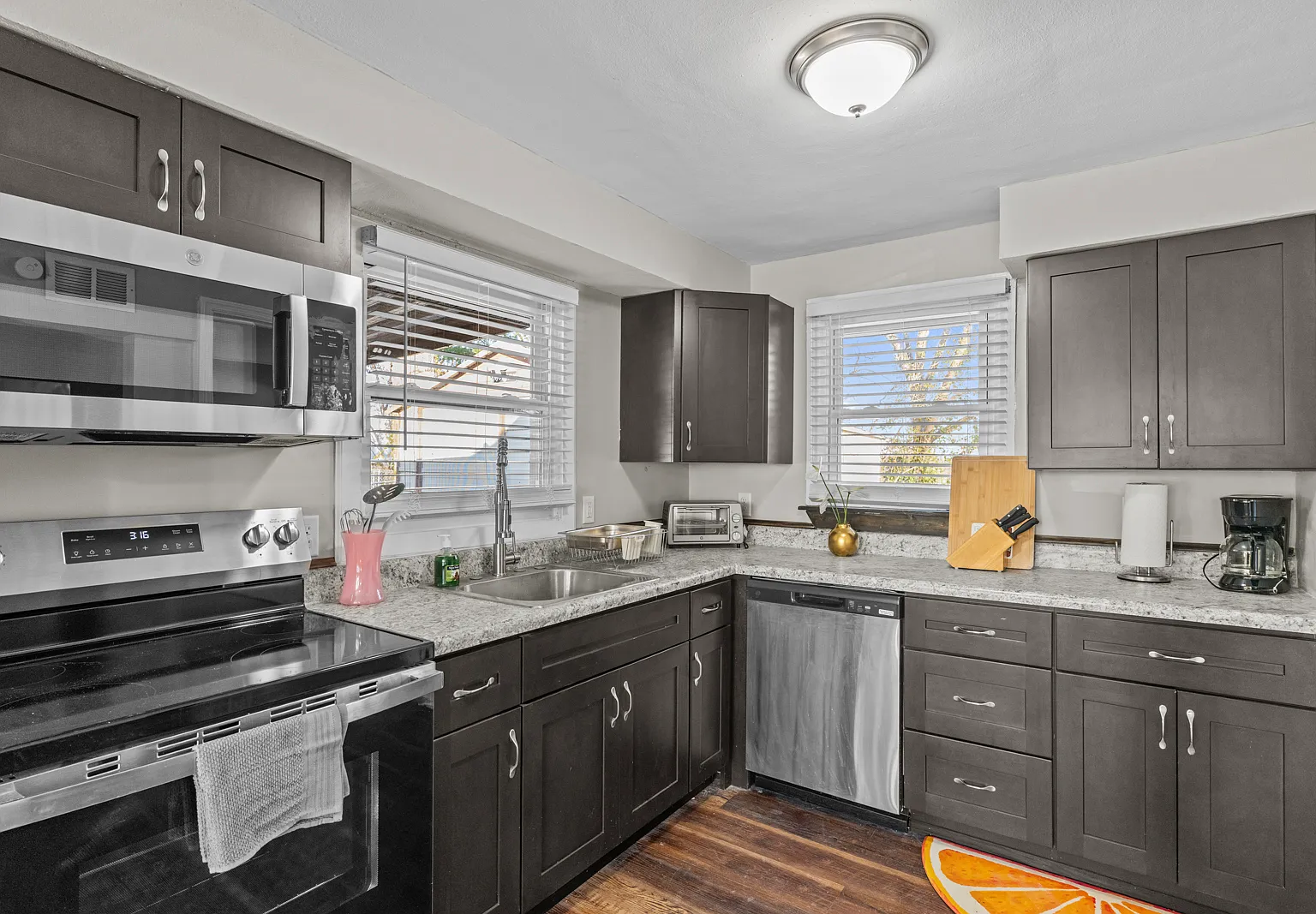 3 bed, 1400 sqft, $3,800 — Photo 2