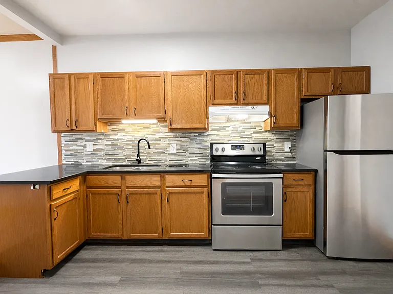 Emerson Manor Flats — Photo 15