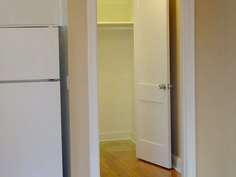 8401 Greenwood Ave — Photo 5