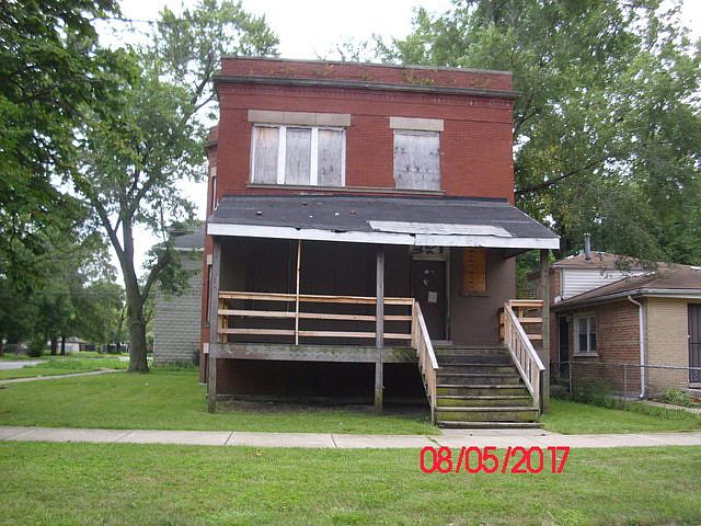 2nd image of 301 W 109th Pl