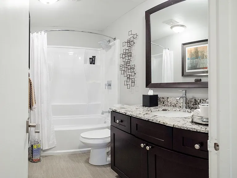 Merriam Park Apartments — Photo 9
