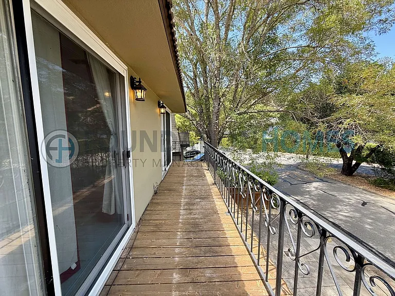 11 Glen Dr — Photo 4