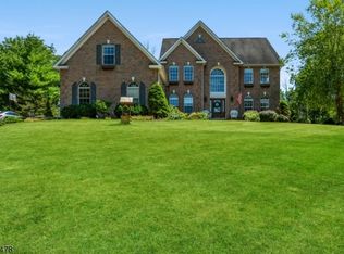 7 Arrowhead Ln, Andover, NJ 07821