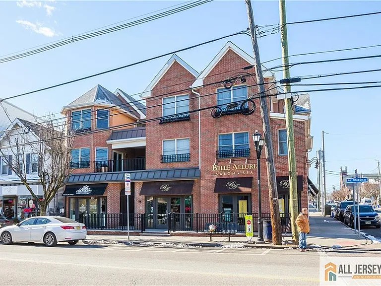 112 N Broadway St #B — Photo 1