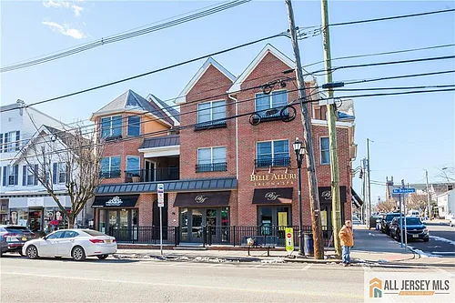 112 N Broadway St Photo 1