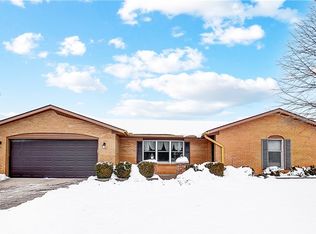 1005 Meadowrun Rd, Englewood, OH 45322