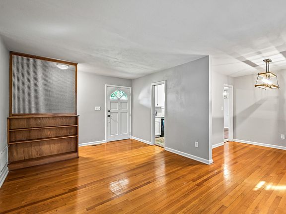 4th image of 2108 Joyner Dr