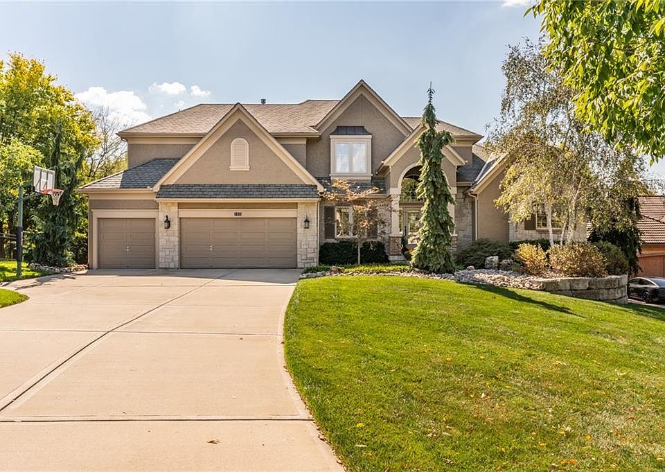 1st image of 2413 NE Lake Bluff Ct