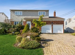 3200 Denton Dr, Merrick, NY 11566
